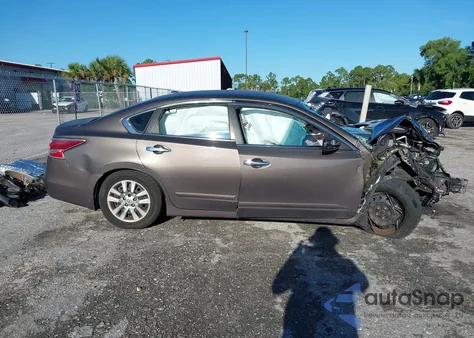 2015 Nissan Altima 2.5 S z USA, uszkodzony, nr VIN 1N4AL3AP3FN363824